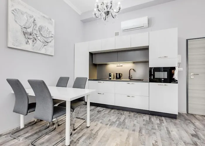 Apartment Thunovska 10